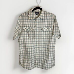Patagonia Short Sleeve Plaid Button Front Men's Shirt Medium Casual Outdoor
